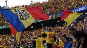 VIDEO | Imnul celor din Kosovo, huiduit de fanii români. Asistenţă uriaşă pe Arena Naţională