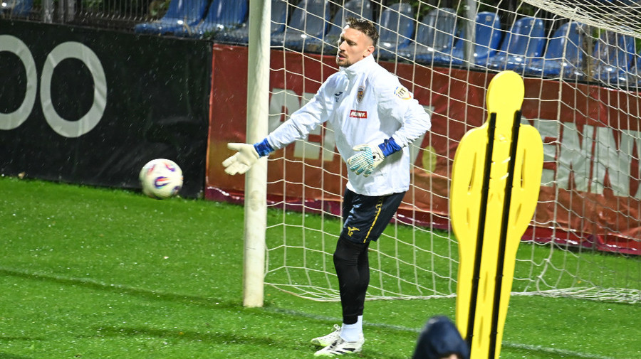 VIDEO | ”Arbitrul a spus că a crezut că a dat în minge”. Ionuţ Radu acuză golul încasat cu Moldova