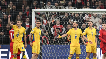 Reacţia lui Tănase după ce s-a scris că ar fi aruncat cu un scaun în vestiar după meciul cu Turcia!