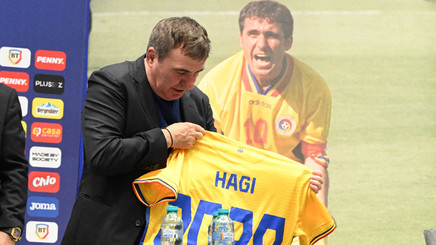 Hagi îşi începe mandatul cu o convocare-surpriză: joacă de 5 ani în străinătate şi nu s-a ferit să critice în trecut alegerile lui Edi Iordănescu

