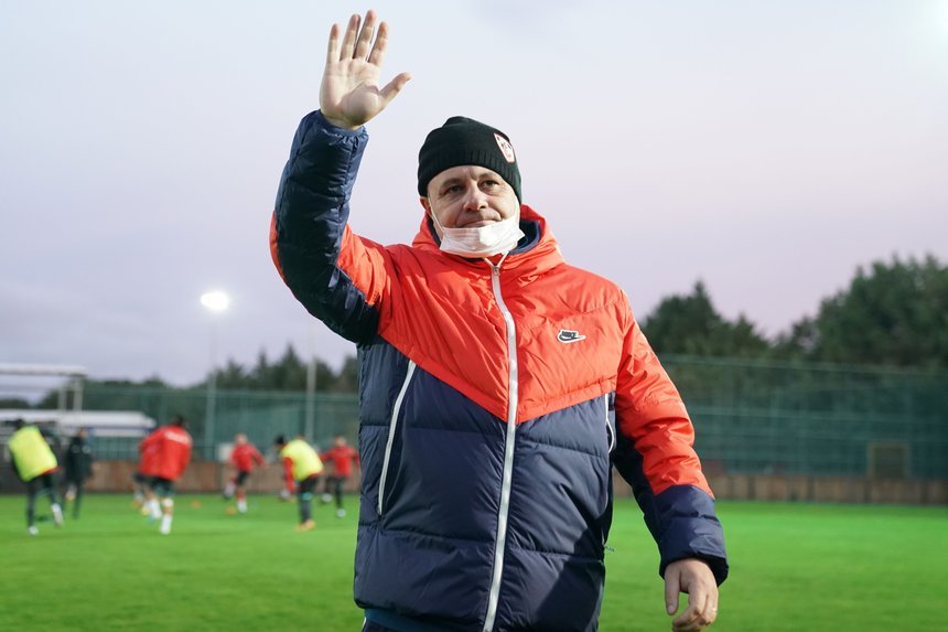 Şumudică a primit o veste dură în ziua meciului cu Beşiktaş: familia sa e infectată cu COVID-19!