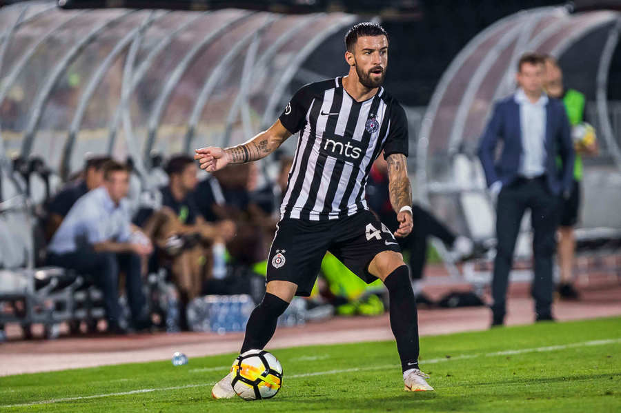 EXCLUSIV | Gabi Enache a trăit la intensitate maximă perioada de la Partizan: ”Fanii mă cereau pe teren şi am dat gol. Apoi antrenorul nu m-a mai băgat deloc”  