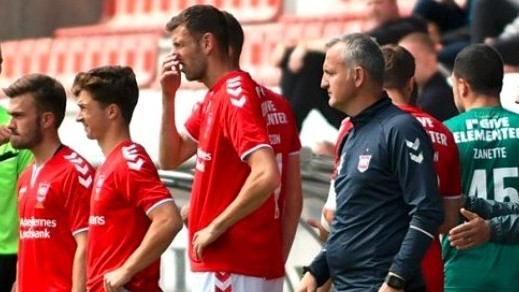 Înfrângere ruşinoasă pentru Costel Gâlcă şi Vejle. Echipa românului a cedat la scor în prima ligă daneză

