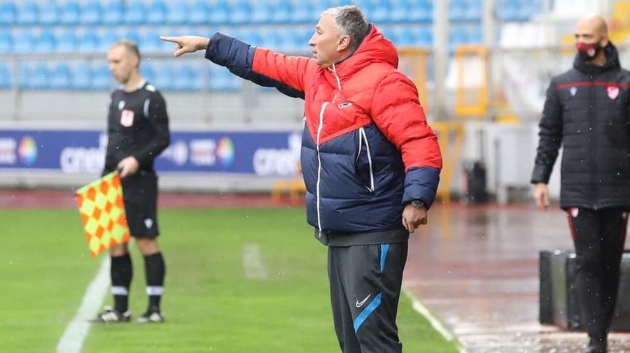 Dan Petrescu, la un pas de o echipă de ligă secundă. FOTO | A fost surprins în tribune