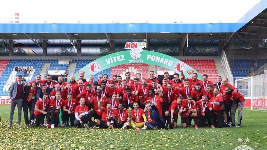 //i0.1616.ro/media/581/3142/38207/20213097/1/slavia.jpg