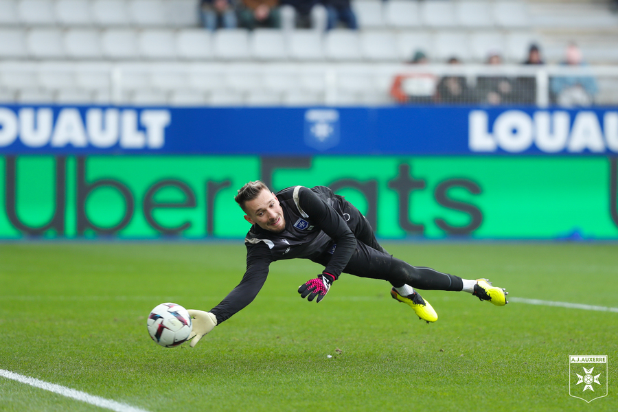 VIDEO | Ionuţ Radu, prestaţie solidă în partida Angers - Auxerre! Intervenţiile românului