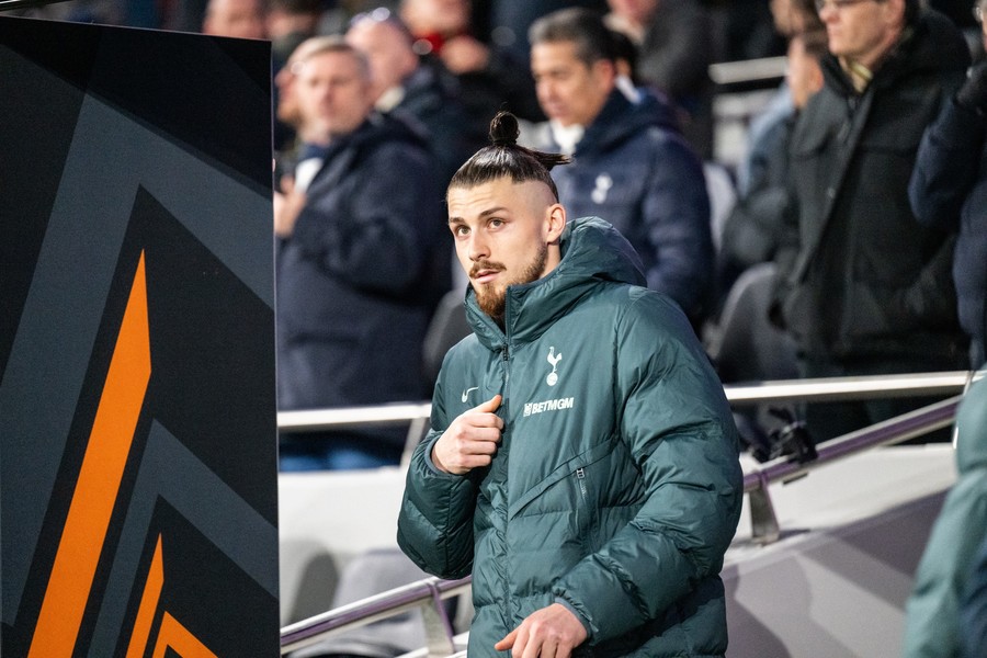 Radu Drăguşin, OUT de la Tottenham! Fundaşul român pleacă din Premier League şi semnează cu un gigant din fotbalul italian! Contract până în 2030