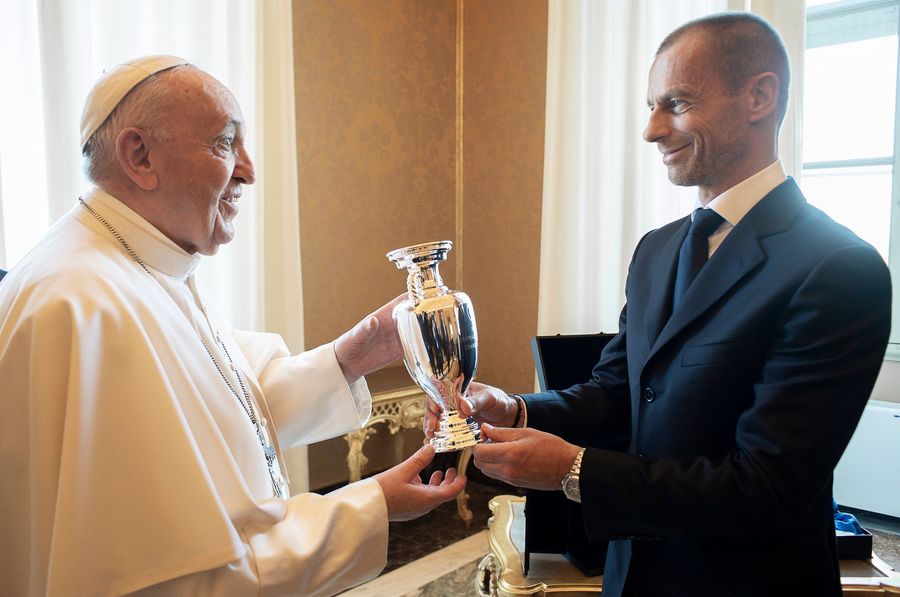 VIDEO | Aleksander Ceferin a fost primit de Papa Francisc, cu o zi înainte de startul EURO 2020