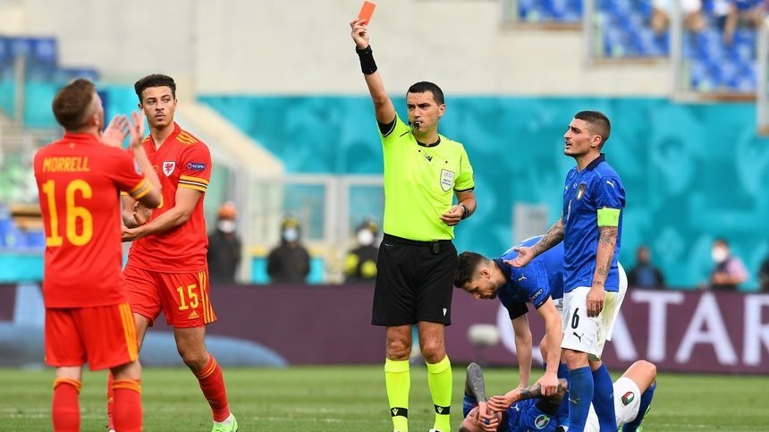 Selecţionerul Ţării Galilor, nemulţumit de eliminarea dictată de Haţegan: ”M-am gândit că este o decizie dură”