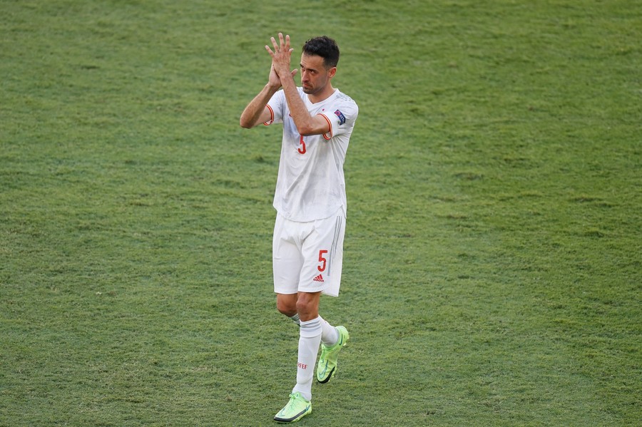 VIDEO | Sergio Busquets a primit o medalie de aur din partea Federaţiei, înaintea meciului Croaţia - Spania, la EURO 2020