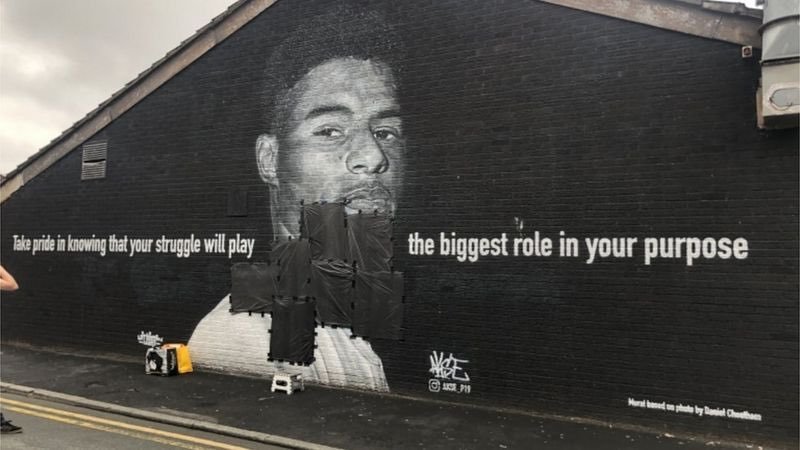 O pictură murală care îl reprezenta pe Marcus Rashford a fost vandalizată după ce jucătorul a ratat o lovitură de departajare în finala Euro-2020
