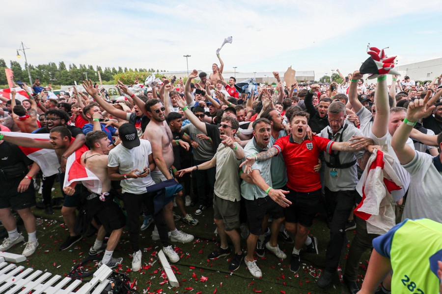 Un jucător din naţionala Angliei spune că tatăl său a fost rănit în timpul busculadei dinaintea finalei Euro