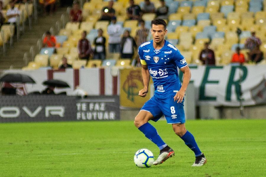 Doar o minune l-a salvat. Un fotbalist a plonjat cu maşina 200 metri într-o râpă
