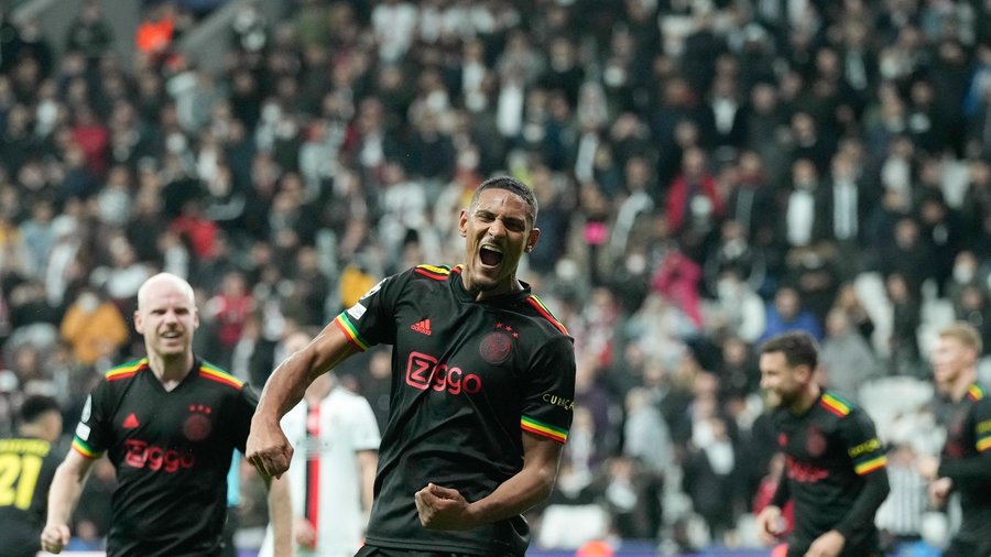 Neînvinsă în grupele Ligii Campionilor, Ajax a cedat pe teren propriu cu AZ Alkmaar, fosta adversară a celor de la CFR Cluj