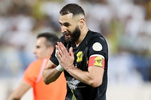 VIDEO | Şi starurile o mai comit! Benzema, autogol în Arabia Saudită