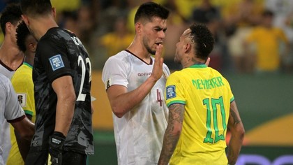 VIDEO ǀ Neymar, nervos după ce a fost lovit în cap cu o cutie de popcorn la finalul meciului Brazilia - Venezuela