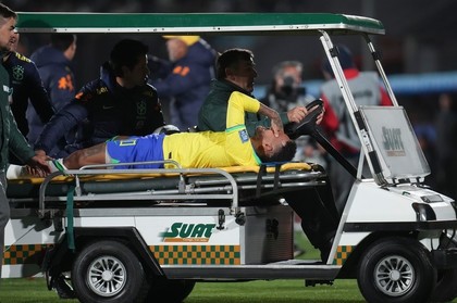 Neymar a fost operat în Brazilia! Cum a decurs intervenţia 