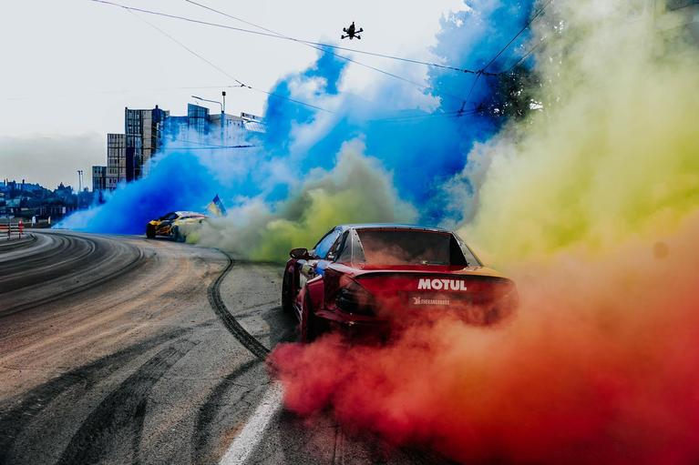 Peste 30.000 de cai putere în Ploieşti la prima etapă din Campionatul Naţional de Drift 2026