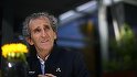 Campionul mondial de Formula 1, Alain Prost, a fost victima unui jaf. El a fost rănit la cap