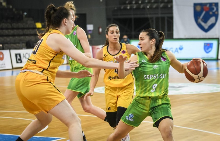 Campioana en-titre la baschet feminin, învinsă categoric, în prima etapă din noul sezon