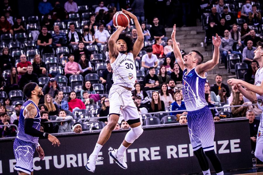 ”U” BT Cluj şi CSO Voluntari, primele echipe ce s-au calificat în semifinalele Ligii Naţionale de Baschet