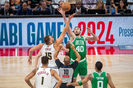 VIDEO | A reînceput NBA! Ultimele două campioane s-au duelat la Abu Dhabi