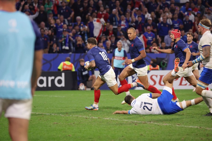 Ţara gazdă şi-a respectat blazonul! Franţa face scor cu Italia şi se califică în ”sferturile” mondialului de rugby