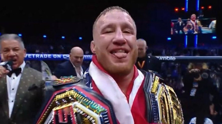 Justin Gaethje a reuşit surpriza şi a devenit campion la categoria uşoară după ce l-a învins pe Ilia Topuria