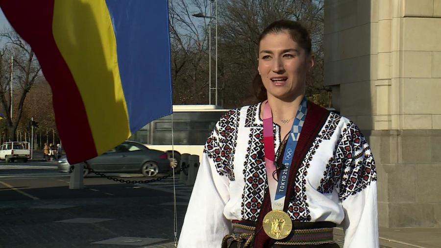 VIDEO | Medaliaţii olimpici de la Tokyo au sărbătorit cum se cuvine Ziua Naţională. ”Armata a trecut sub semn de victorie pe aici, aşa am trecut şi eu cu medalia de aur”