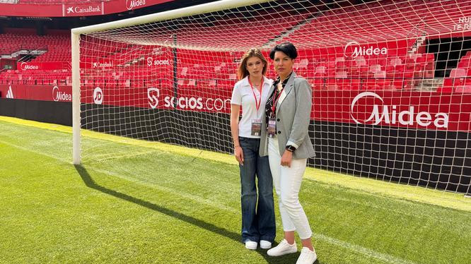 Soţia şi fiica lui Helmuth Duckadam au mers pe stadionul unde marele portar a scris istorie