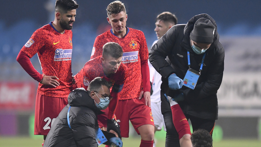 VIDEO | Meci de coşmar pentru FCSB! Trei jucători de bază s-au accidentat la Mediaş