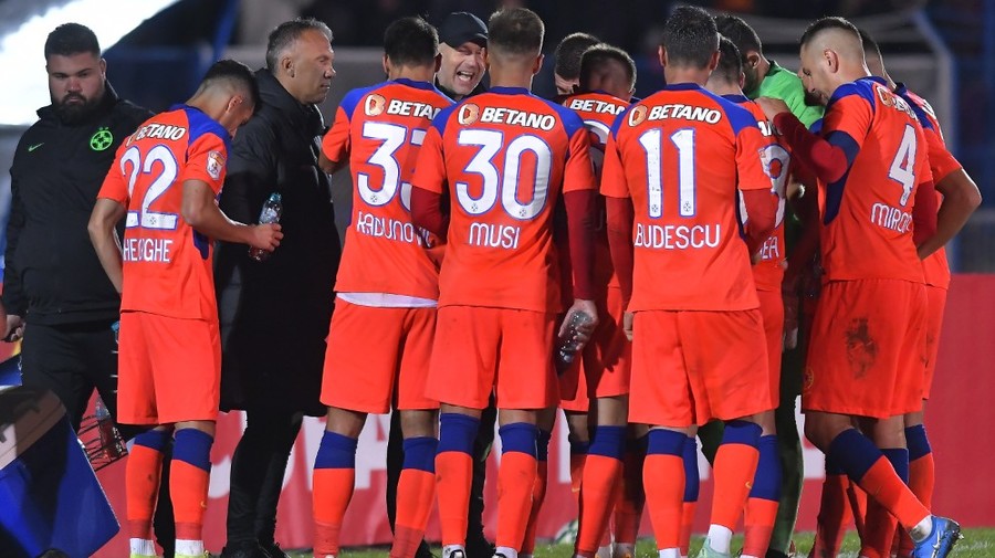 Cornel Dinu critică dur apărarea FCSB, după meciul de la Hunedoara. "Cristea şi Miron sunt comici. Acolo e nenorocirea pentru FCSB"