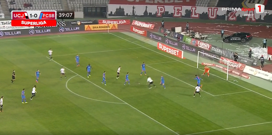 VIDEO | Cascadorii râsului. Şut, Dawa şi Edjouma, gafe ireale pe "Cluj Arena"