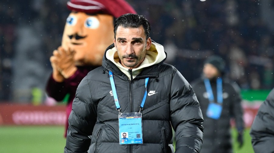 VIDEO ǀ Imagini rare! Elias Charalambous, furios la adresa arbitrajului, acuză interese obscure pro CFR Cluj: ”Cineva a decis să nu câştigăm!”