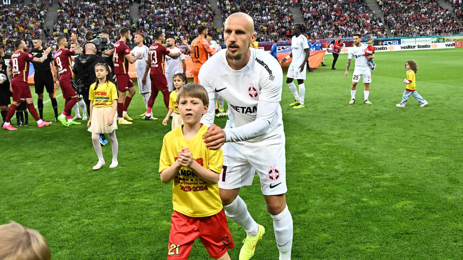 ”Dacă voi fi acolo ar fi o onoare”. Vlad Chiricheş visează la EURO 2024