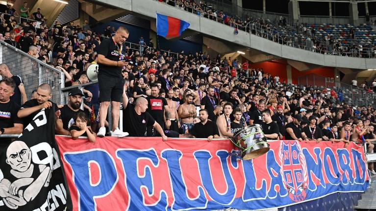 8 suporteri români au fost arestaţi înainte de PAOK - FCSB! Motivul