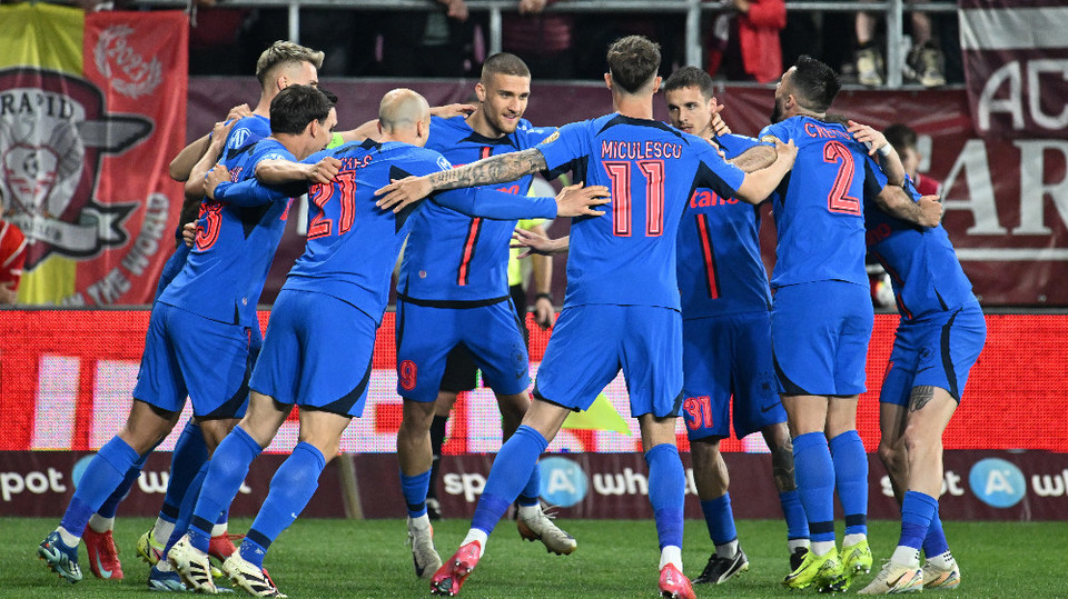//i0.1616.ro/media/581/3142/38227/22016559/1/rapid-bucuresti-fcsb-play-off-superliga-superbet-27-04-2025-6.jpg