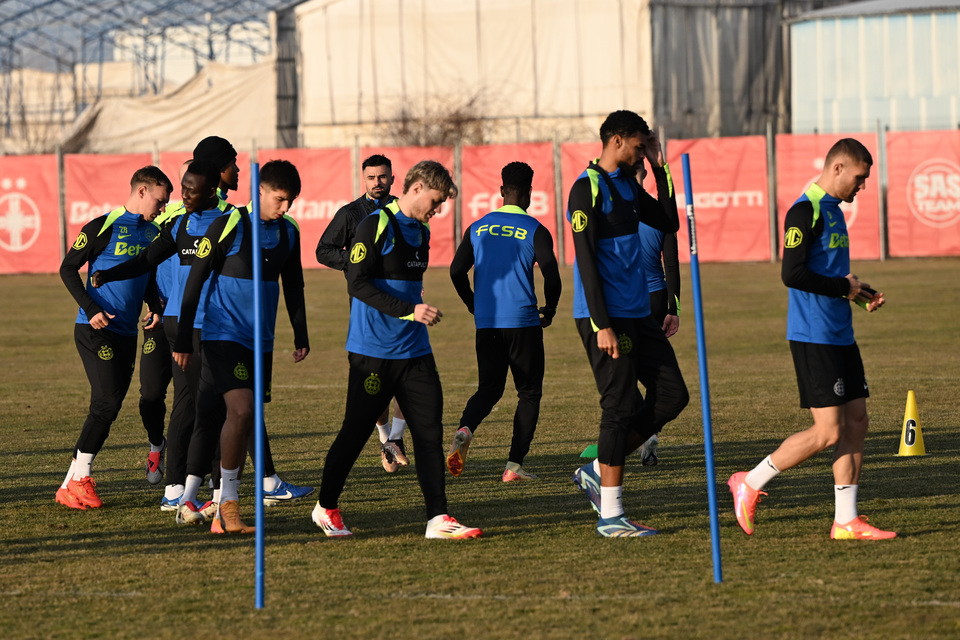 //i0.1616.ro/media/581/3142/38227/22027647/1/antrenament-oficial-fcsb-meci-manchester-united-29-01-2025.jpg