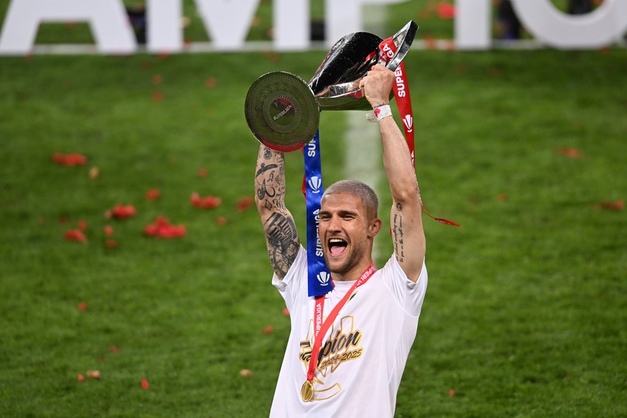 Lovitura de la miezul nopţii! Daniel Bîrligea, OUT de la FCSB?! Ofertă de 7.000.000 de euro pentru atacantul campioanei României | EXCLUSIV