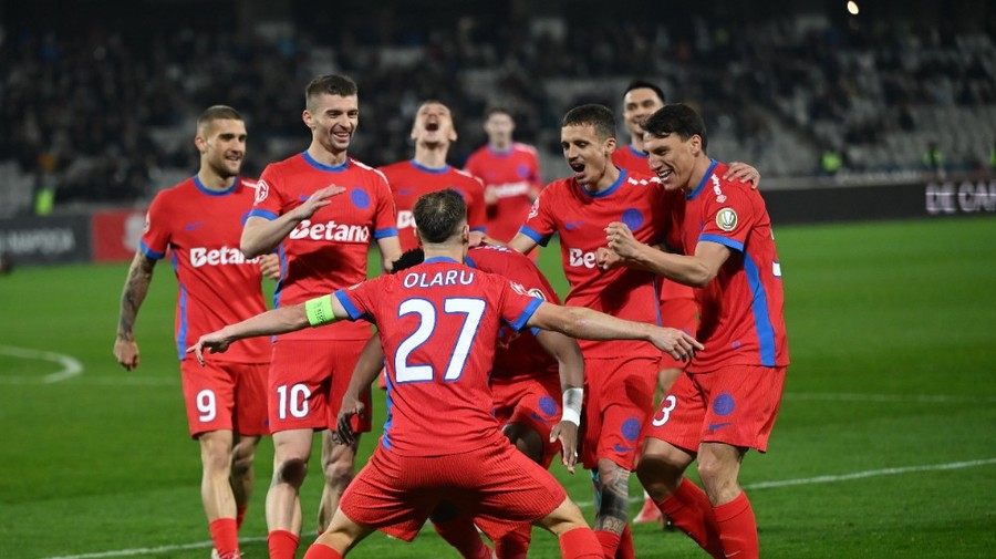 FCSB stă pe un „butoi de pulbere” ! Lipsă totală de indisciplină pentru un titular! Gigi Becali aruncă vestiarul în aer: „A plecat din cantonament! S-a văzut cu Djokovic” | EXCLUSIV