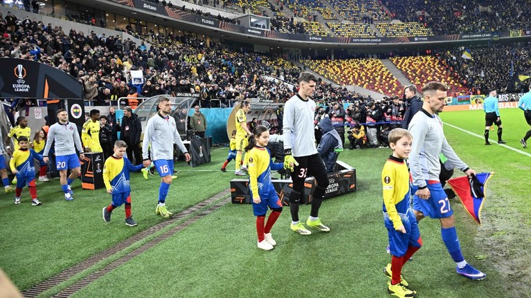 Şoc la FCSB! După Alibec, Gigi Becali a anunţat că mai dă afară un jucător: „Ce să fac cu el?! Nu ajută cu nimic!”