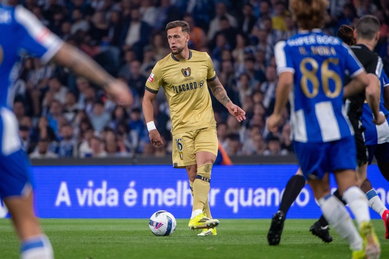 I-a spus NU lui FCSB! A refuzat oferta roş-albaştrilor şi s-a transferat la Valencia