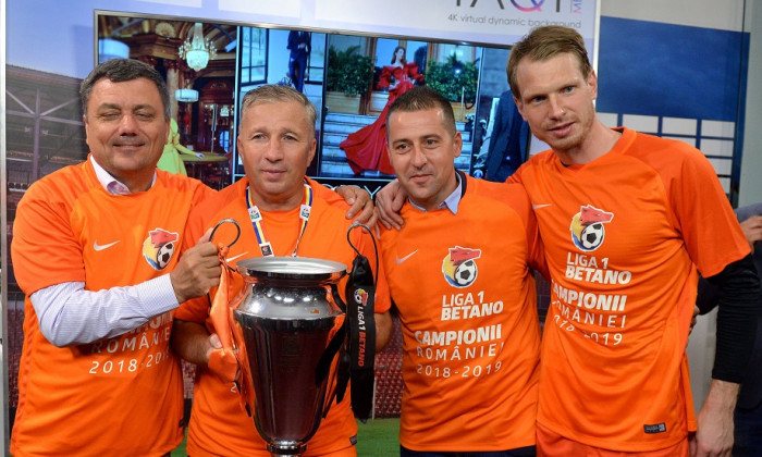Arlauskis îl vrea plecat pe Dan Petrescu de la CFR Cluj. ”Mi-ar plăcea să mă bat cu el. Mi-a fost antrenor, acum îl vreau şi ca adversar"