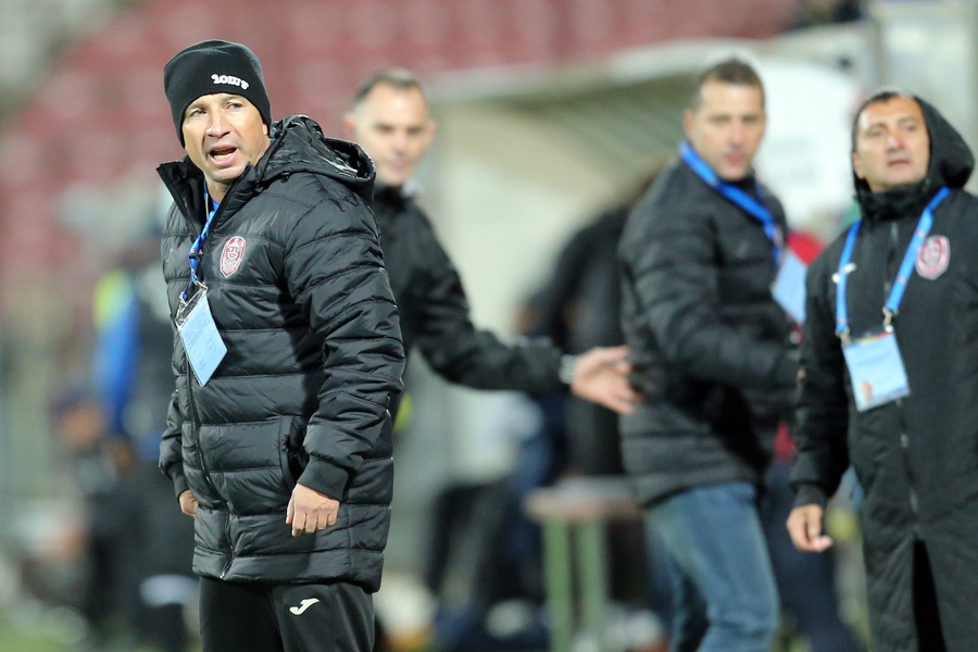 VIDEO | Dan Petrescu nu s-a mai stăpânit şi a reacţionat nervos: ”A fost execrabil. Se vede presiunea celor de la Craiova” 