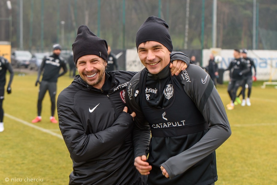 CFR Cluj s-a reunit. FOTO: Atmosferă relaxată la primul antrenament din 2021
