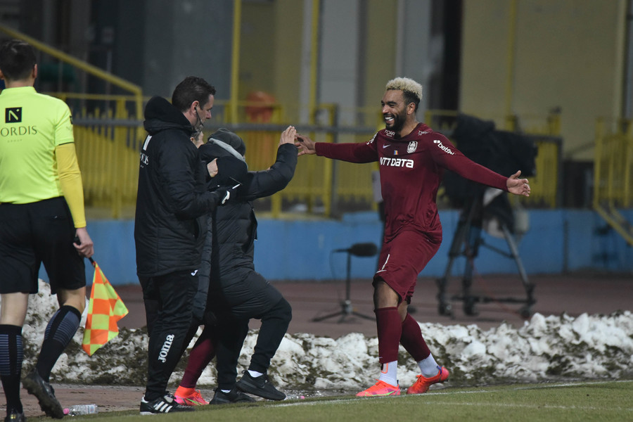 VIDEO | Edi Iordănescu, încântat de jocul CFR-ului. "Am creat şi am marcat. Din păcate, terenul este un inamic pentru noi acasă"