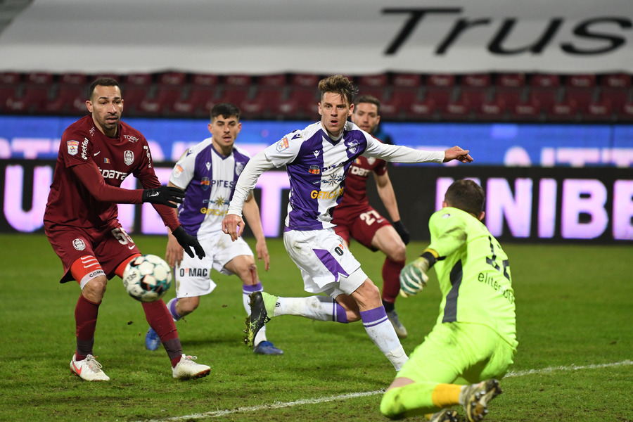 EXCLUSIV | Aici s-a jucat soarta meciului CFR Cluj - FC Argeş. Momentul decisiv: ”Jucătorii abuzau de driblinguri” 