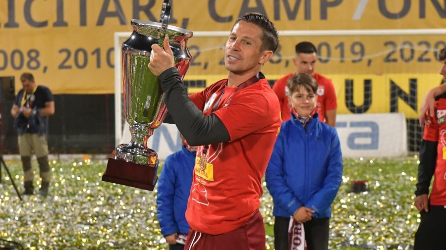 VIDEO | Deac a încheiat sezonul cu un penalty ratat, dar cu trofeul Ligii 1 în mâini. "E bine că am ratat acum, când meciul era jucat"