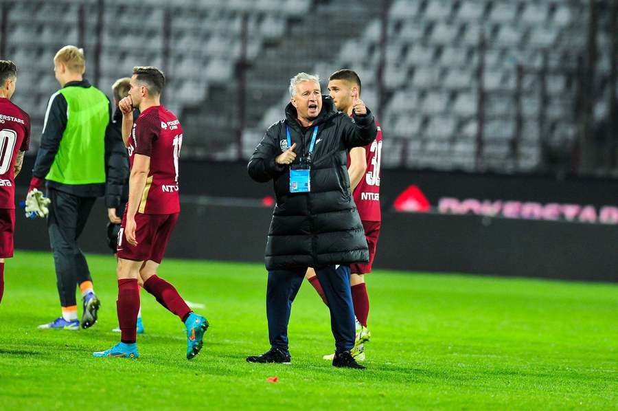 EXCLUSIV VIDEO | Criticile l-au făcut pe Dan Petrescu să răbufnească: ”Primesc sfaturi de la antrenori care n-au făcut nimic în Liga 1 şi asta deranjează” 