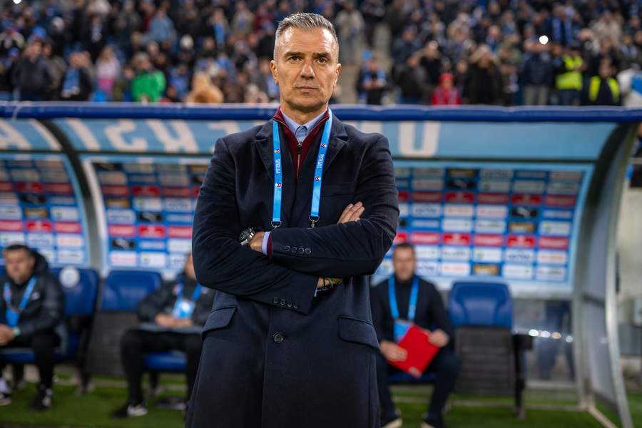Primul meci cu drepturi depline pentru Daniel Pancu. ”Am voie să discut cu dumneavoastră”